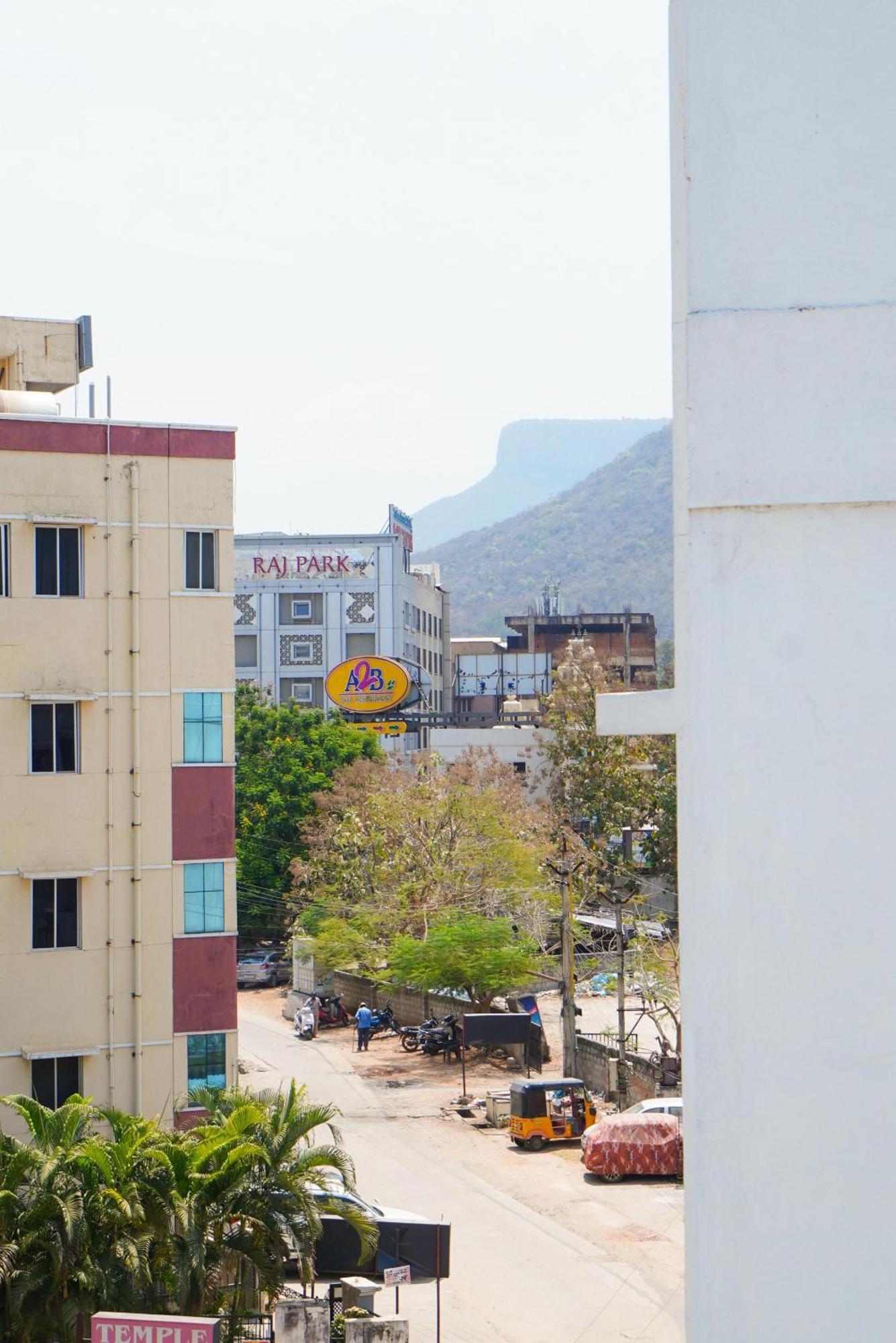 Golden Villa - Duplex House With Private Theater - Near To Alipiri And Bhudevi Ttd Ticket Counter And Kapilateertham Tirupati Exterior foto